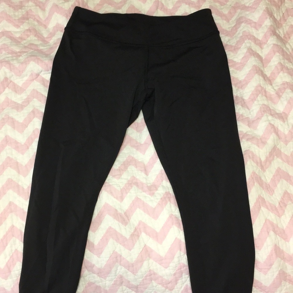 Black Ivivva cropped leggings